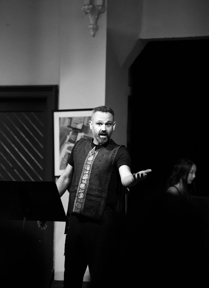 Milad Bagheri performing, black and white